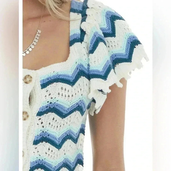 Entro Ivory and Cornflower Chevron Crochet Knit Bohemian Top Size M - Picture 5 of 10
